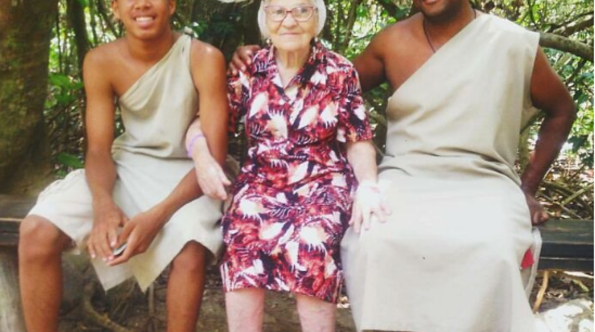 91 yaşındaki kadın dünyayı tek başına gezerek sosyal medyayı salladı! Fotoğrafları gündeme geldi