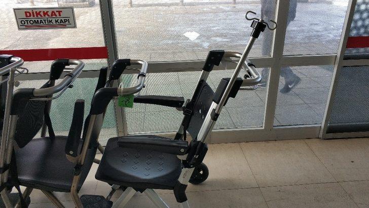 Hastanede tekerlekli sandalyede unutulan çantayı çalan hırsız yakalandı G2