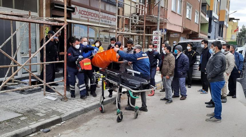 İş yerinde kendini astı, arkadaşları bulup ipten indirdi