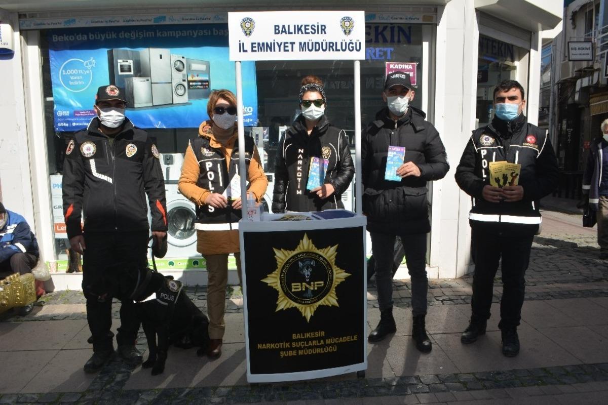 Ayvalık&rsquo;ta narkotik ekiplerinden vatandaşlara brifing
