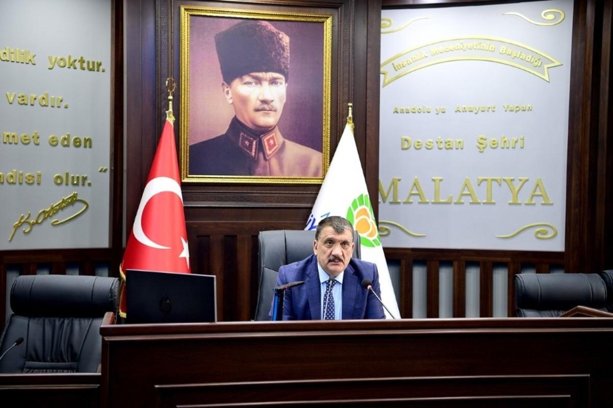 G&uuml;rkan, belediye &ccedil;alışanlarıyla istişare toplantısı yaptı