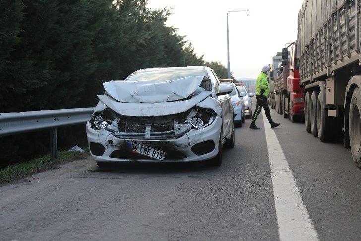 TEM’de 3 araç çarpıştı: 4 yaralı G2