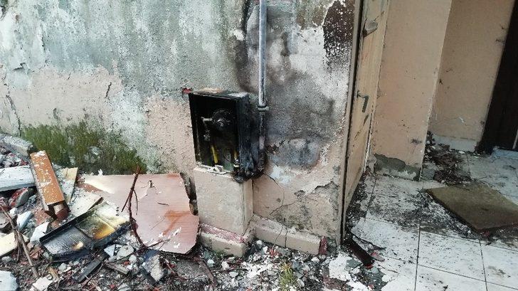 Gaz, yıkım yapılacak evde yangına sebep oldu G2