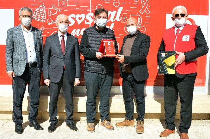 Karasulu iş insanından ihtiyaç sahibi çocuklara tablet desteği G3