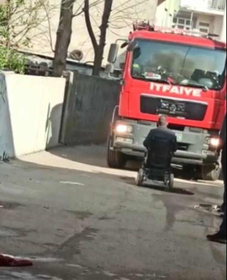 Evini yaktı, söndürmek isteyen itfaiye ekiplerine bıçakla direndi G4