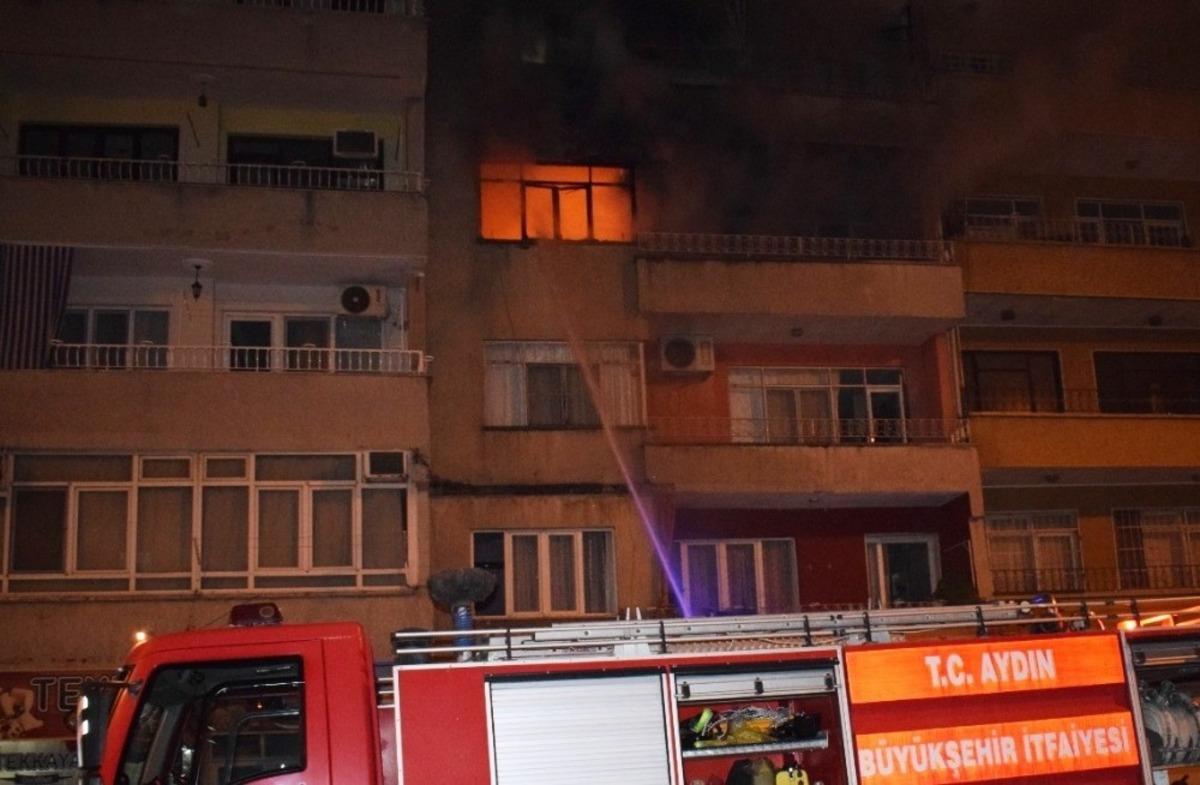 K&ouml;m&uuml;r sobası evi yaktı