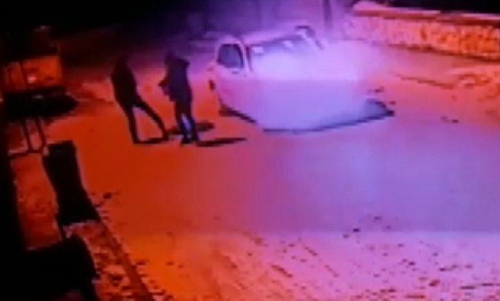 Köpeği vurduktan sonra tekmeleyip çöpe attılar G2