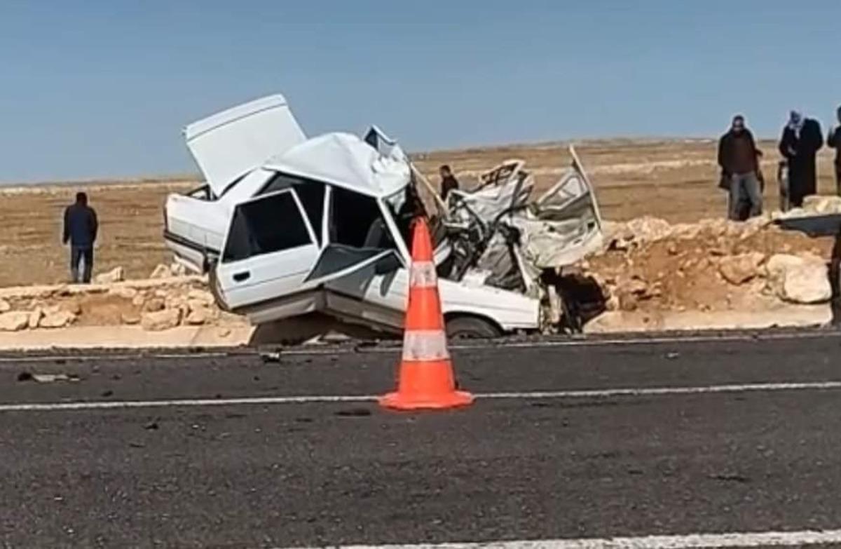 Otomobil minib&uuml;sle &ccedil;arpıştı:1 &ouml;l&uuml;, 3 yaralı
