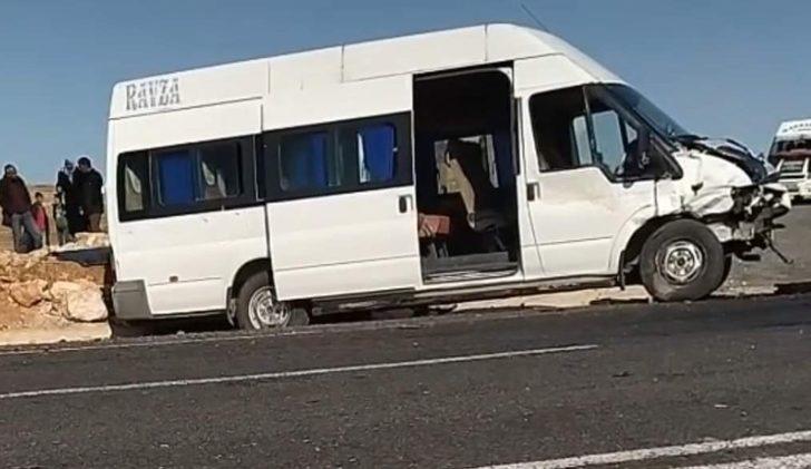 Otomobil minibüsle çarpıştı:1 ölü, 3 yaralı G2