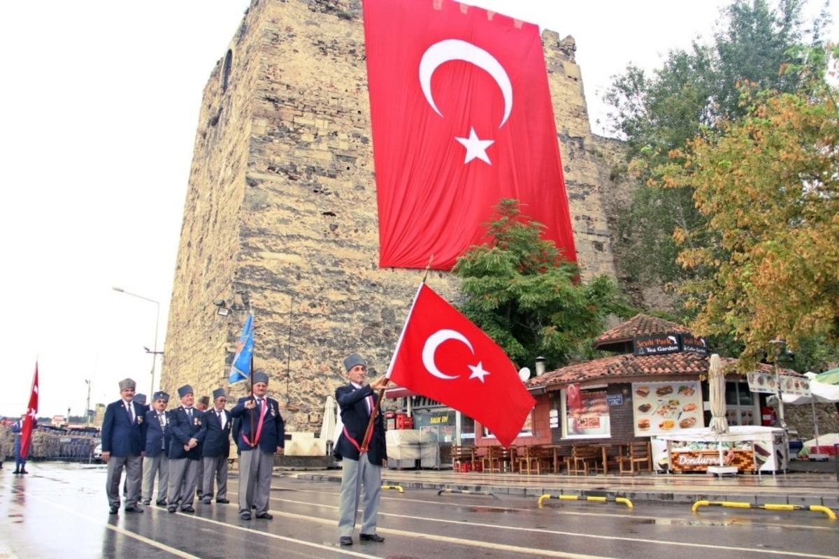 Sinop&rsquo;ta Kıbrıs gazisi kestiği ağacın altında kalarak hayatını kaybetti