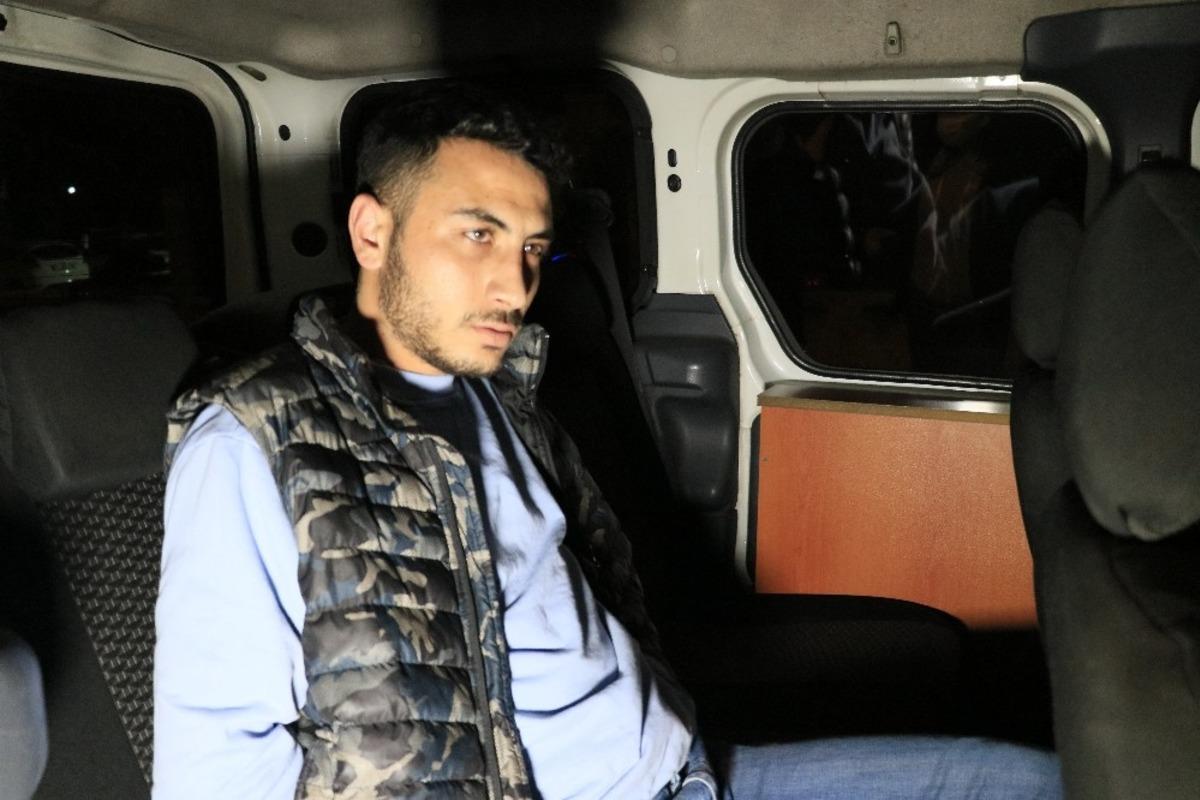 Motosikletli kişiye vurup ka&ccedil;an otomobil s&uuml;r&uuml;c&uuml;s&uuml; yakalanınca," Ehliyetim yok, ceza yememek i&ccedil;in ka&ccedil;tım" dedi