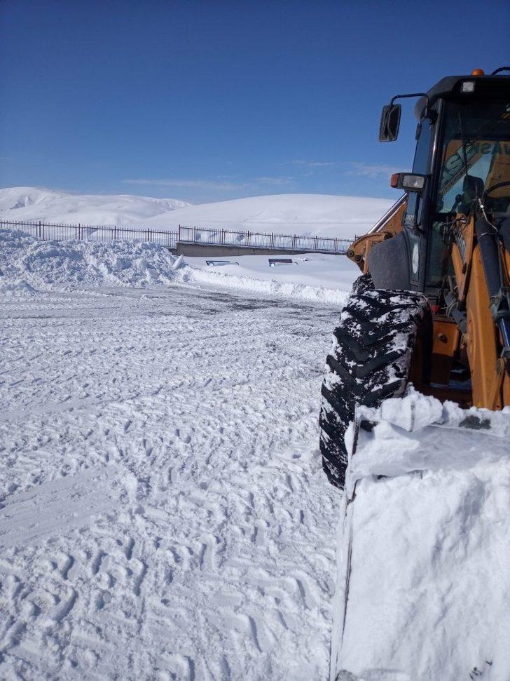 VASKİ’den eğitime kar temizliği desteği G3