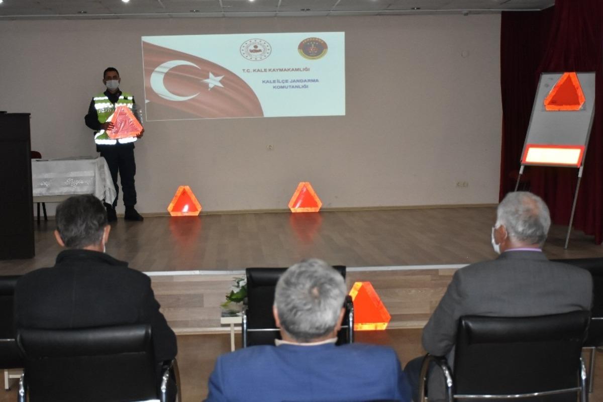 Trakt&ouml;r ve motosiklet kazalarına karşı uygulanacak proje i&ccedil;in d&uuml;ğmeye basıldı