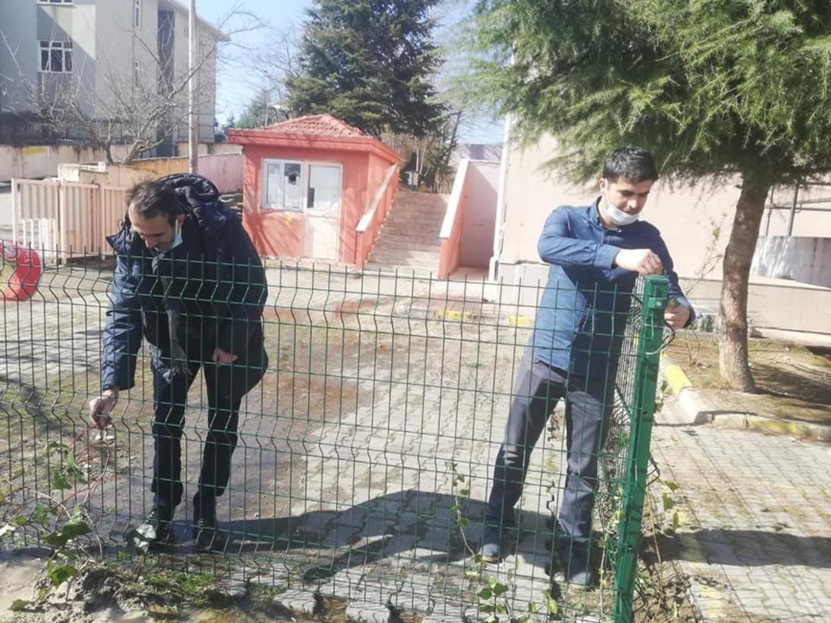 Okulda d&uuml;zenlemeler devam ediyor