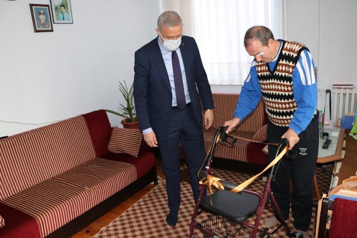 Engelli vatandaşa y&uuml;r&uuml;te&ccedil;