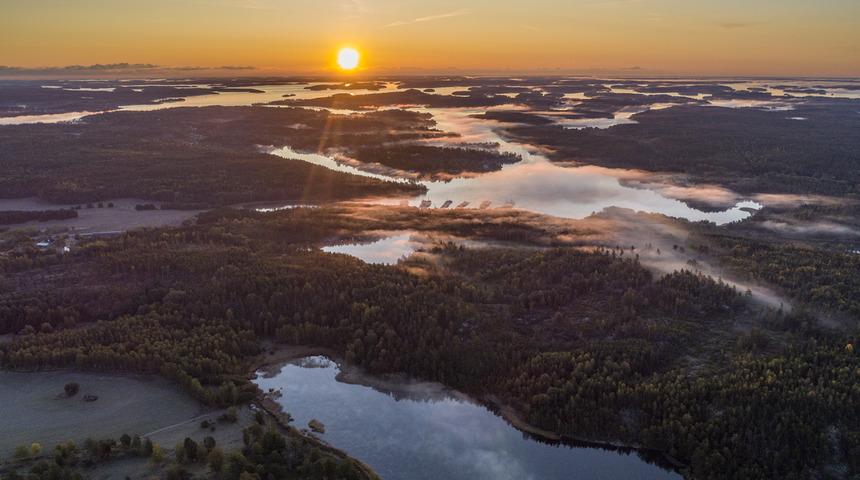İsveç'te donmuş gölde buzun kırılması sonucu suya düşen 4 kişi boğuldu