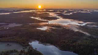 İsveç'te donmuş gölde buzun kırılması sonucu suya düşen 4 kişi boğuldu