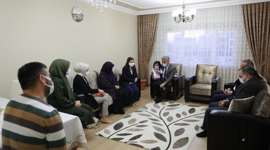 Makas çiftinden şehit ailesine ziyaret