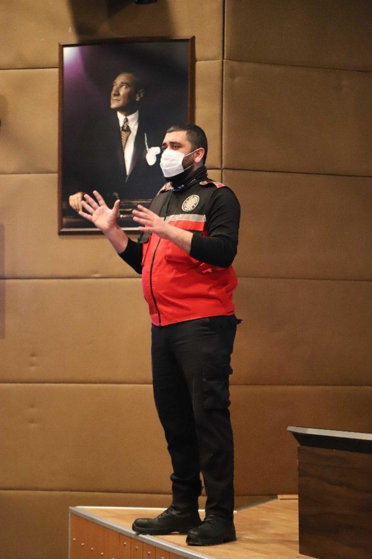 Kartal Belediyesi’nden ilçedeki kurum çalışanlarına afet bilinci eğitimi G4