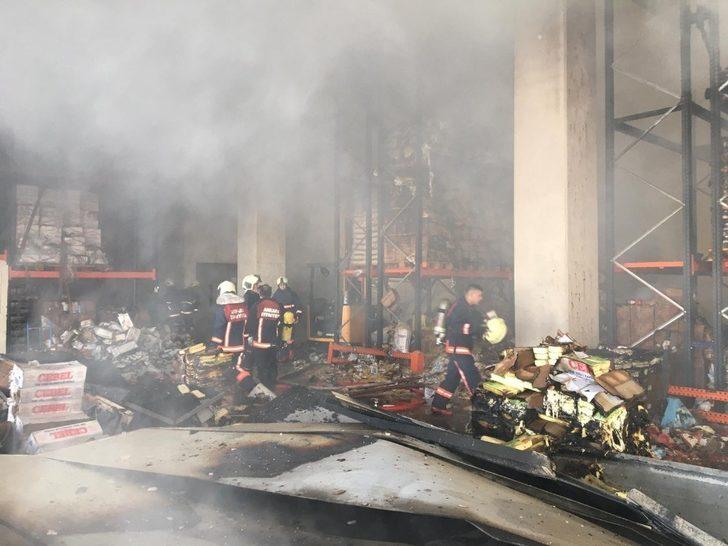 Başkentte çıkan yangında gıda deposu küle döndü G1