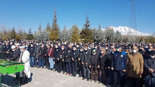 Trafik kazasında hayatını kaybeden Yağlıoğlu gözyaşları içinde toprağa verildi