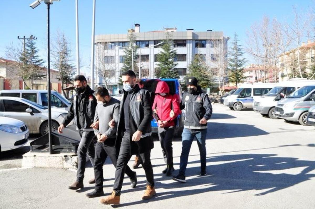 Uyuşturucu operasyonunda yakalanan 5 kişi adliyeye sevk edildi