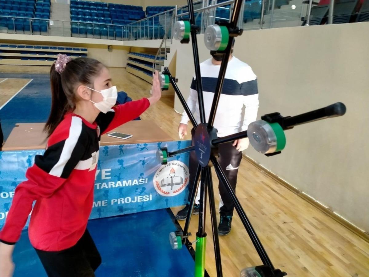Bilecikli yetenekli &ccedil;ocuklara denge ve reaksiyon testleri uygulandı