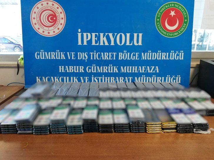 Habur Gümrük Kapısı’nda bin 140 adet kaçak cep telefonu ele geçirildi G3