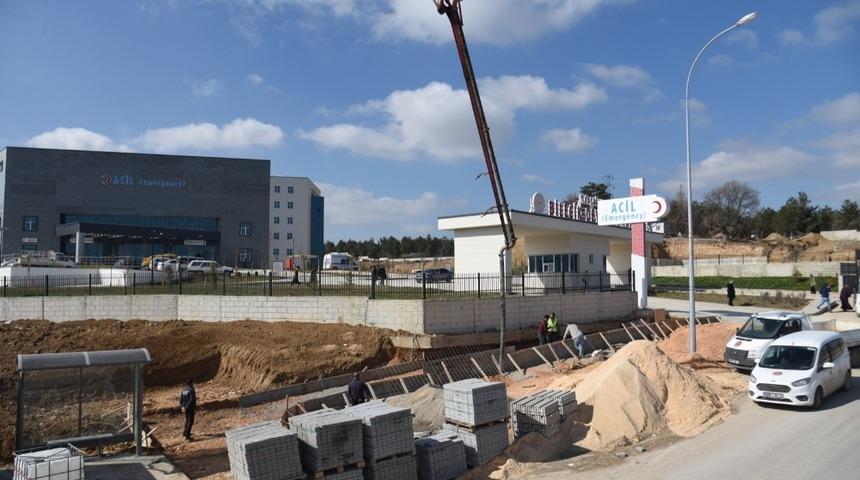 Bilecik Belediyesinden yeni hastane önünde kaldırım ve durak çalışması