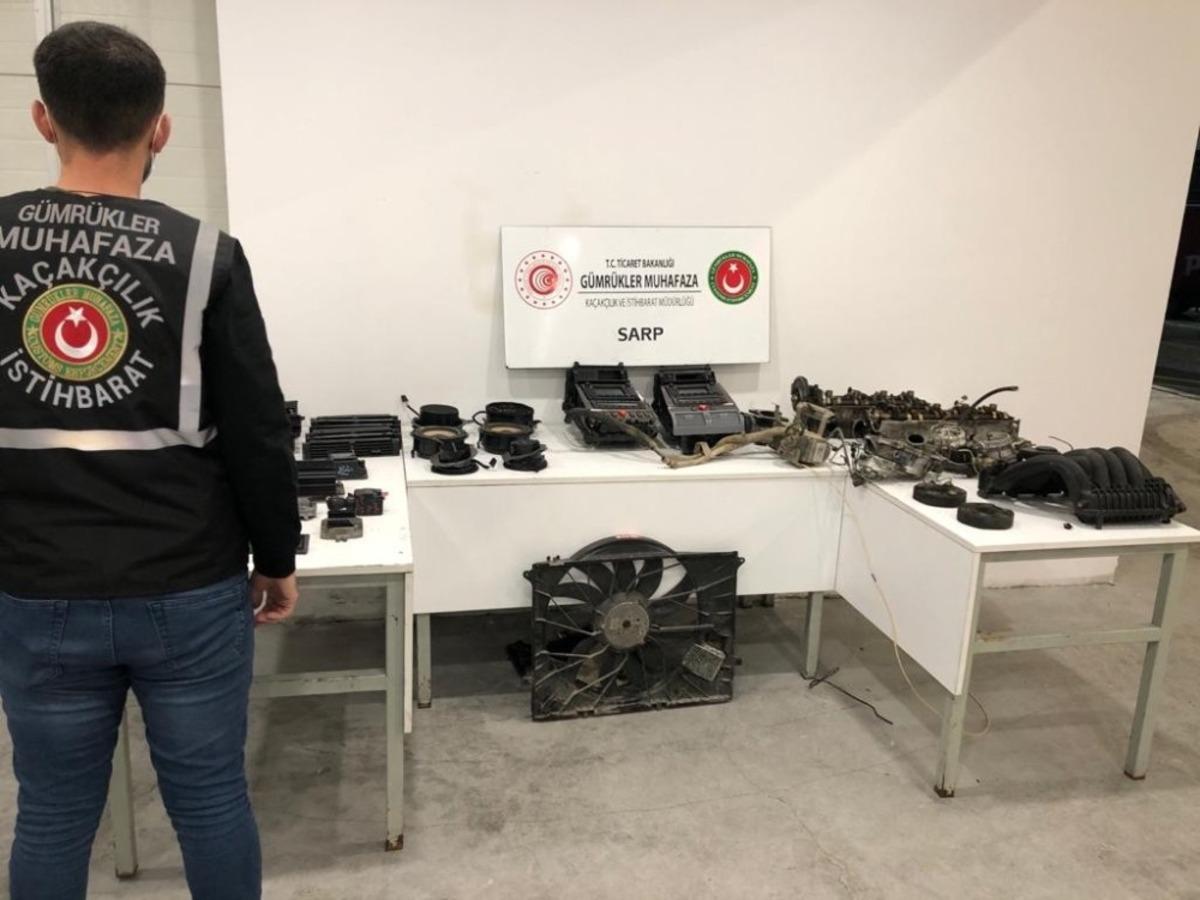 Sarp Sınır Kapısı&rsquo;nda 36 bin liralık ka&ccedil;ak otomobil par&ccedil;ası ele ge&ccedil;irildi