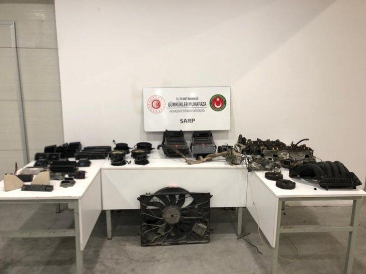 Sarp Sınır Kapısı’nda 36 bin liralık kaçak otomobil parçası ele geçirildi G4