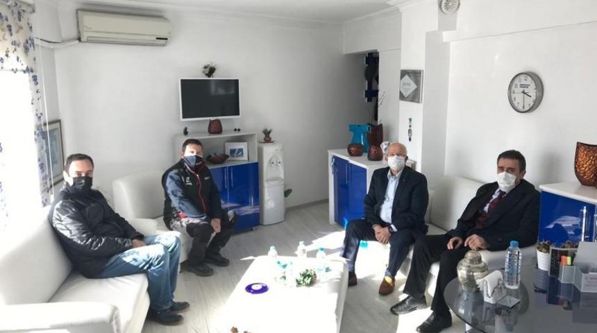 Burhaniye Kaymakamı, Eğitim Faaliyetlerini Destekleme Derneğini ziyaret etti