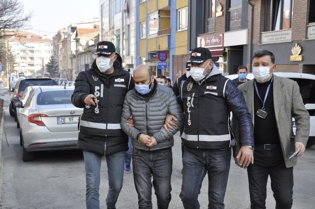 &Ccedil;alıştığı adliyeye bu sefer ş&uuml;pheli olarak getirildi