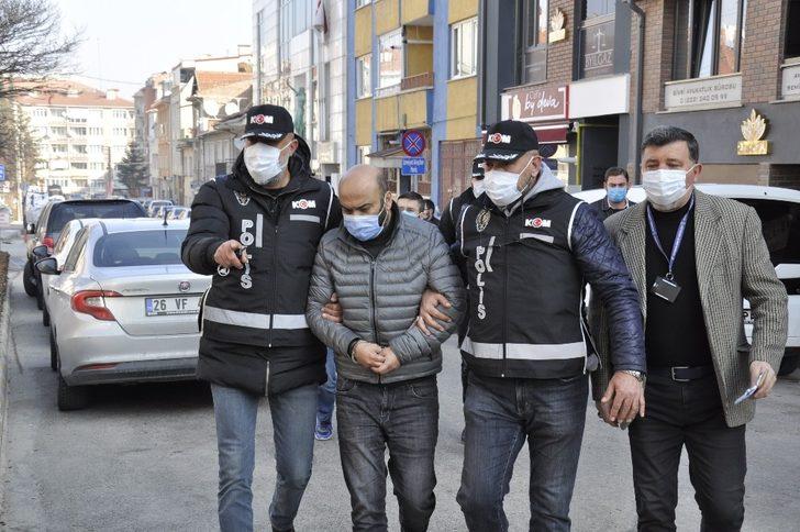 Çalıştığı adliyeye bu sefer şüpheli olarak getirildi G1