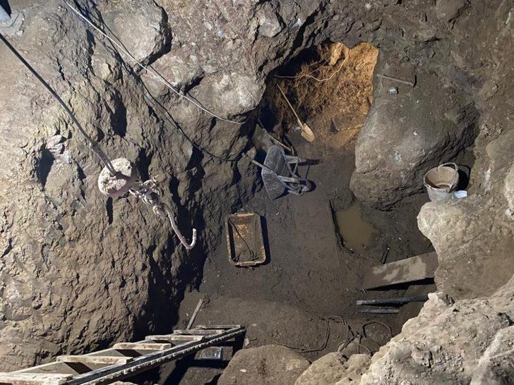 Definecilere suçüstü: Evin altında 12 metre derinliğinde tünel açtılar G3