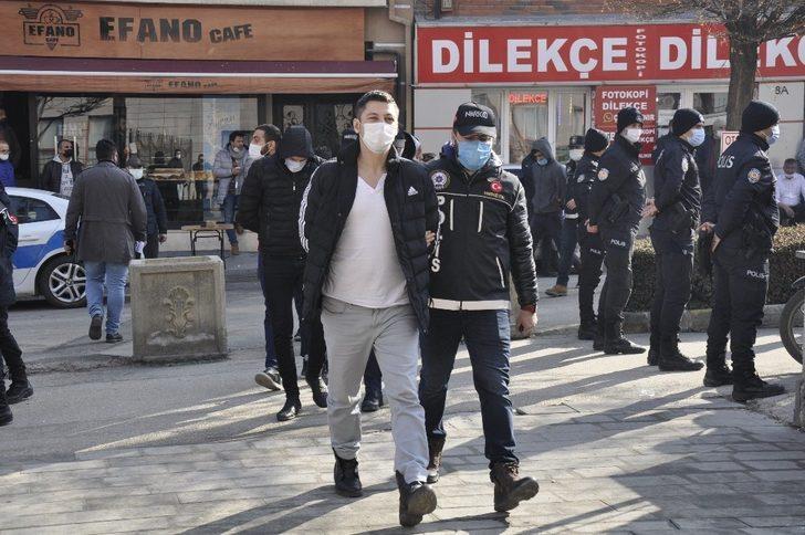 Uyuşturucu operasyonunda gözaltına alınan 9 kişi adliyeye çıkarıldı G1