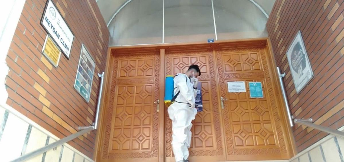 Niksar&rsquo;da Cuma namazı &ouml;ncesi camiler dezenfekte edildi