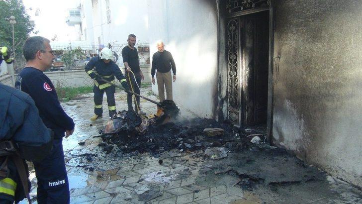 Hurda ve kağıt toplayıcılarının bıraktığı malzemeler yangına sebep oldu G1