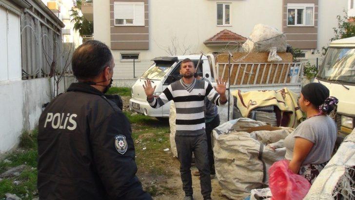 Hurda ve kağıt toplayıcılarının bıraktığı malzemeler yangına sebep oldu G3