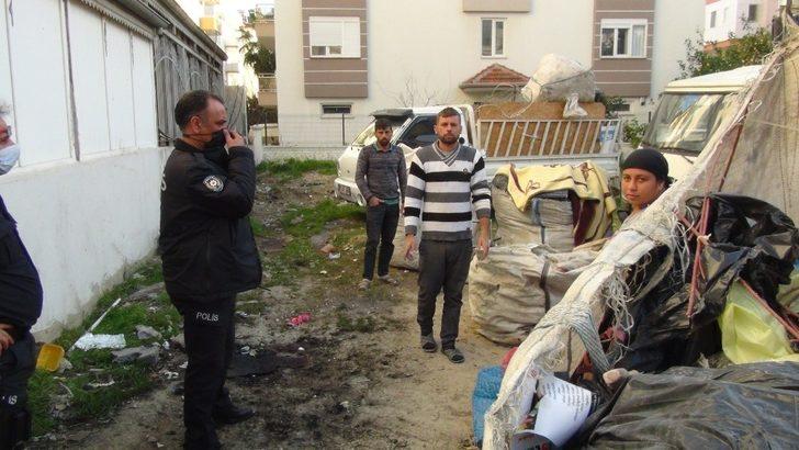 Hurda ve kağıt toplayıcılarının bıraktığı malzemeler yangına sebep oldu G4