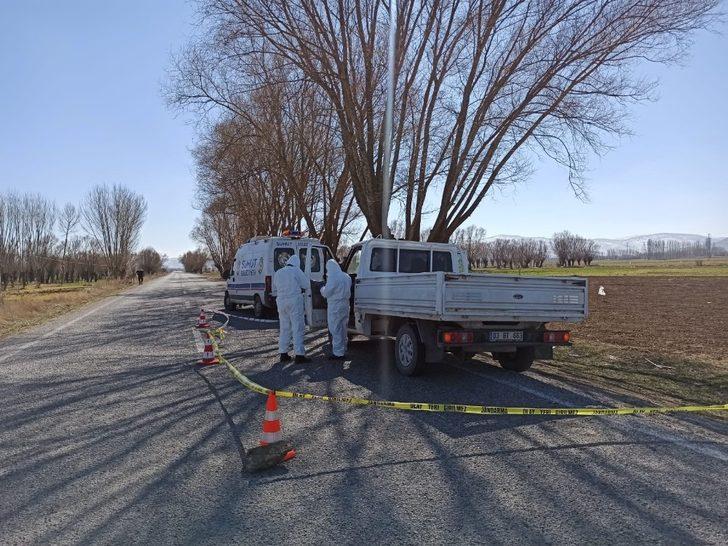 Yol kenarında kadın cesedi bulundu G4