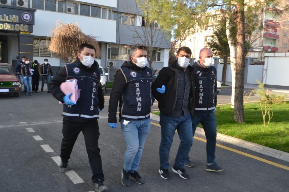 Batman&rsquo;da oto hırsızlığı operasyonunda yakalanan 6 zanlı tutuklandı