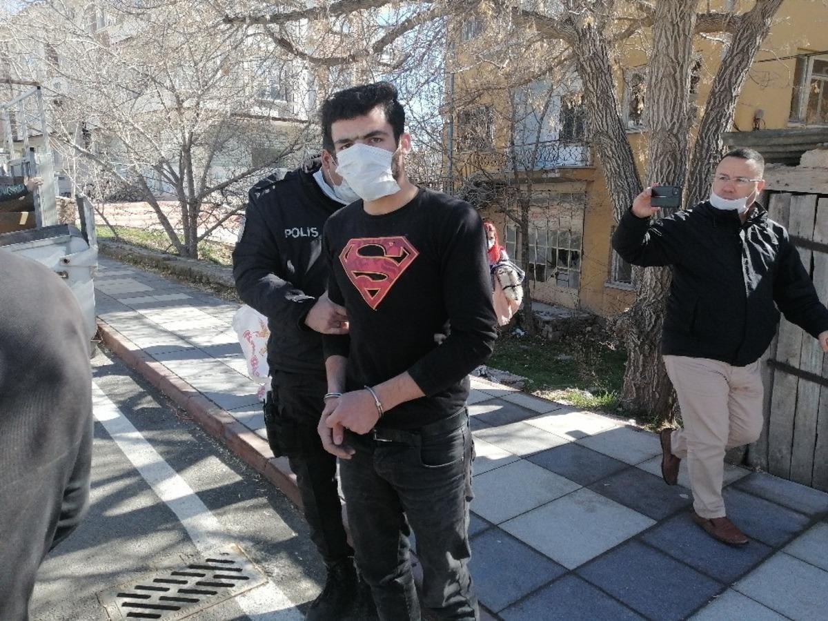 Su&ccedil; &uuml;st&uuml; yakalandılar &ldquo;Bir şey &ccedil;almadık&rdquo; diyerek kendilerini savundu
