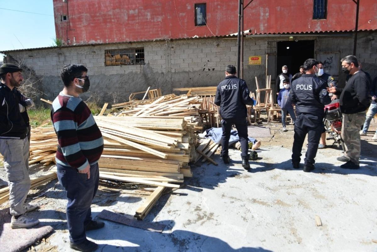 Kereste altında kalarak &ouml;len kardeşe son bakış
