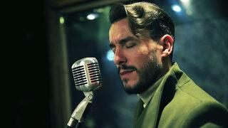 Cem Adrian'dan köy okulları için online konser