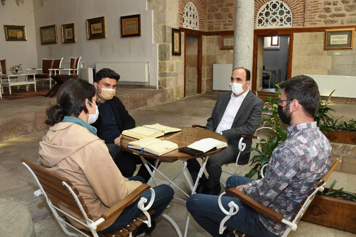 Başkan Altay Daru&rsquo;l Huffaz kursiyerleriyle buluştu