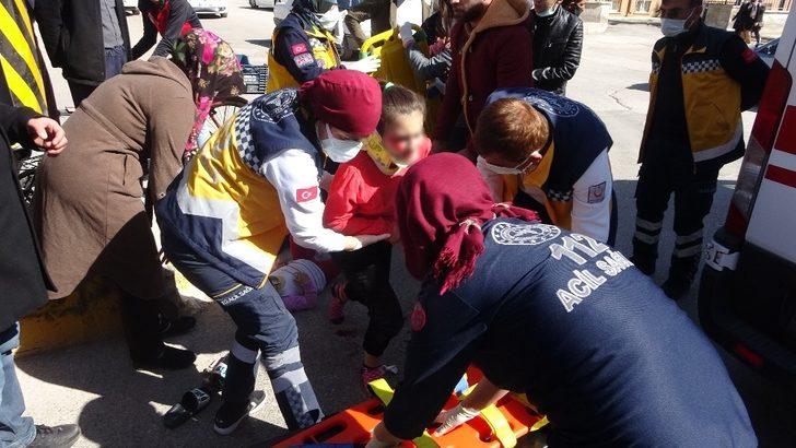 Hafif ticari araç bisiklete çarptı: 2 yaralı G2