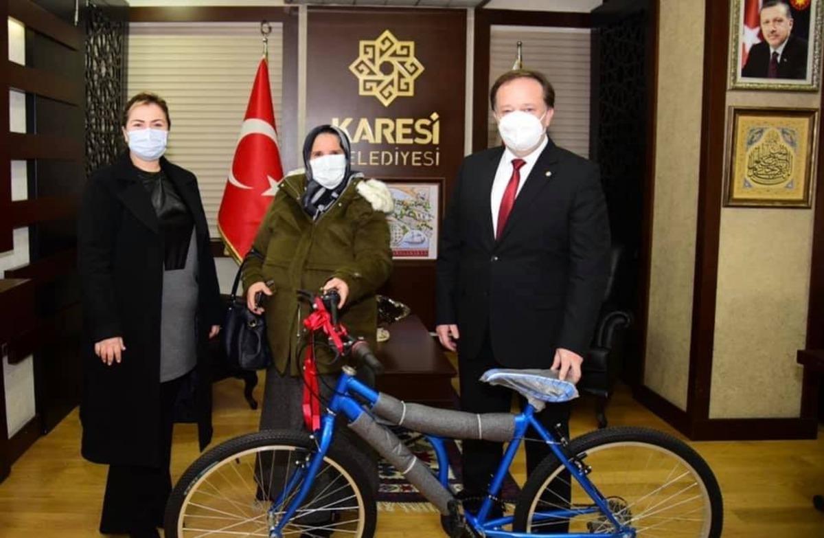 En &ccedil;ok atık pil toplayan &ccedil;evreci Karesililere &ouml;d&uuml;l