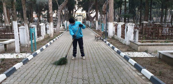 Mezarlıklarda temizlik ve ilaçlama çalışmaları başladı G2