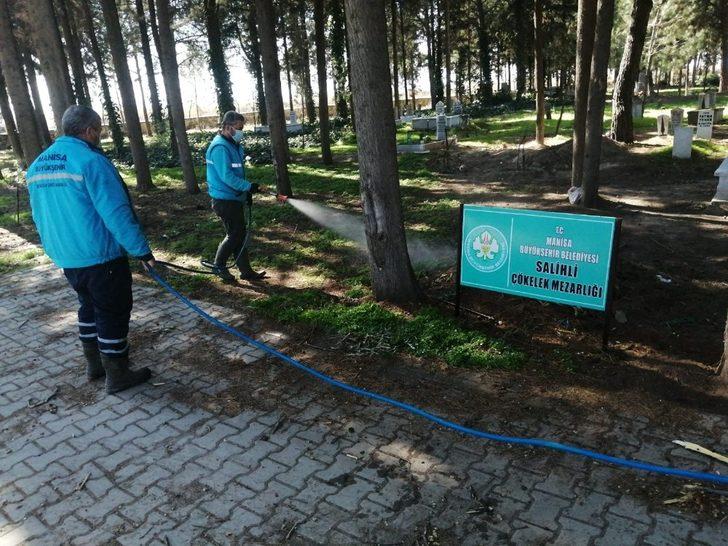 Mezarlıklarda temizlik ve ilaçlama çalışmaları başladı G4